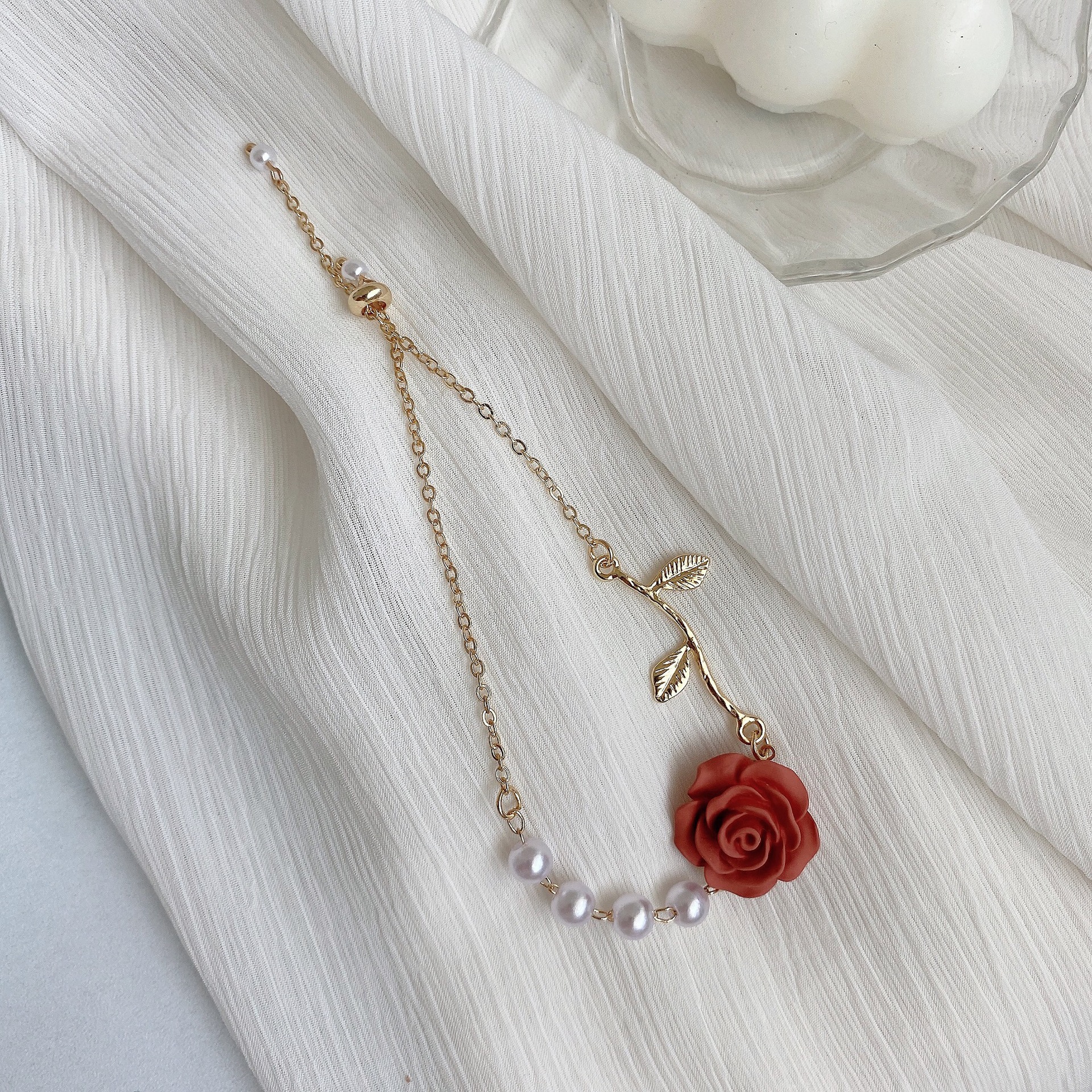 Retro Rose Flower Pearl Beaded Bracelet display picture 3