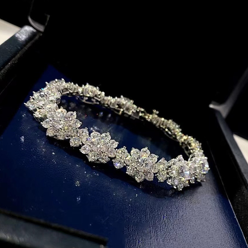 Luxe damesarmband met zonnebloemmotief, moissanite en diamanten, hoogwaardige, zwaar bewerkte bloemvormige armband._voghion.com