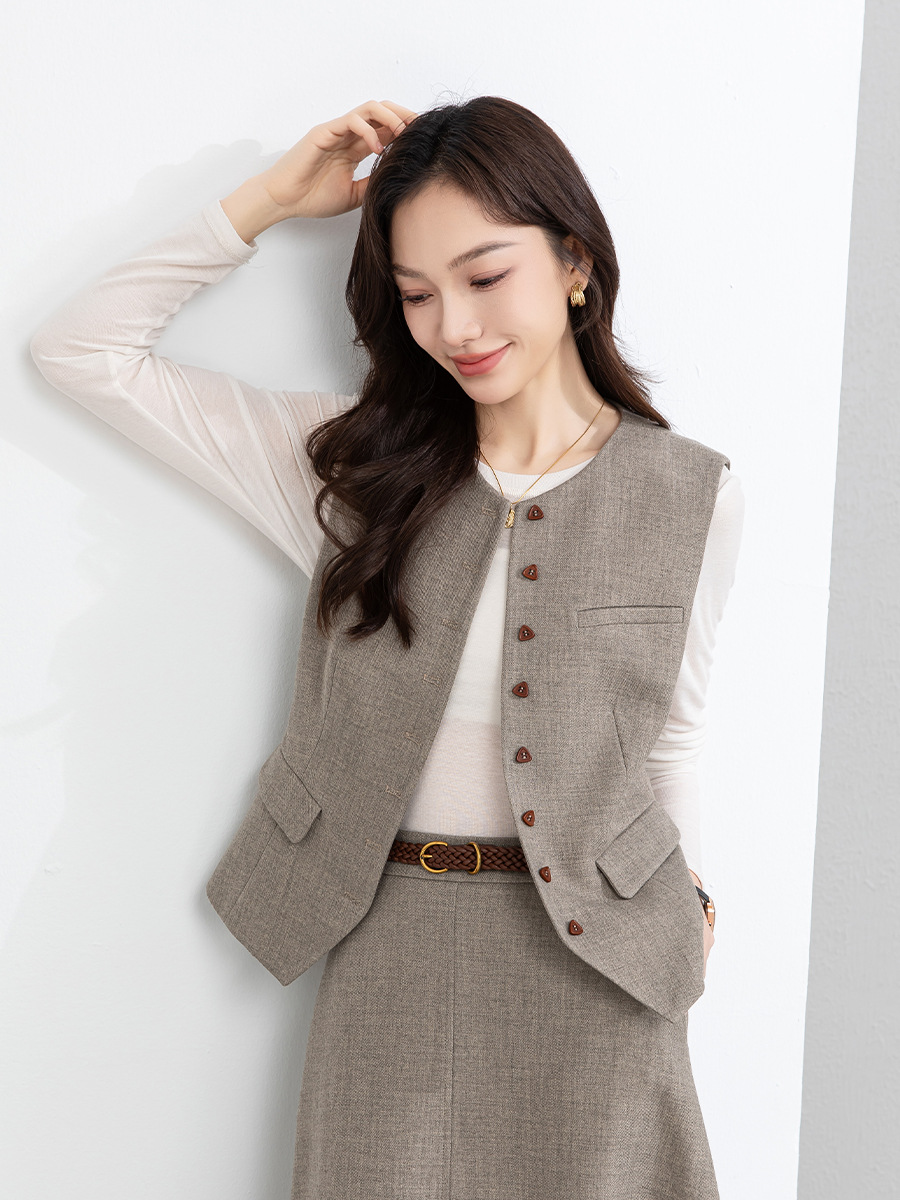Bộ vest áo gile và chân váy dài thắt eo thanh lịch — 65.762 - 1 m màu hạnh nhân - nửa váy