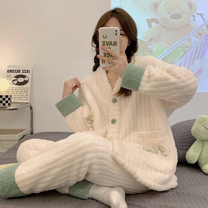 Pijamas de lana de coral para las mujeres Otoño e Invierno forrado de lana engrosada estilo Chanel simple Plaid traje de desgaste para el hogar se puede usar fuera ins