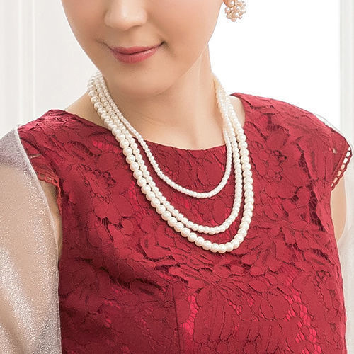 Glass necklace from pearl