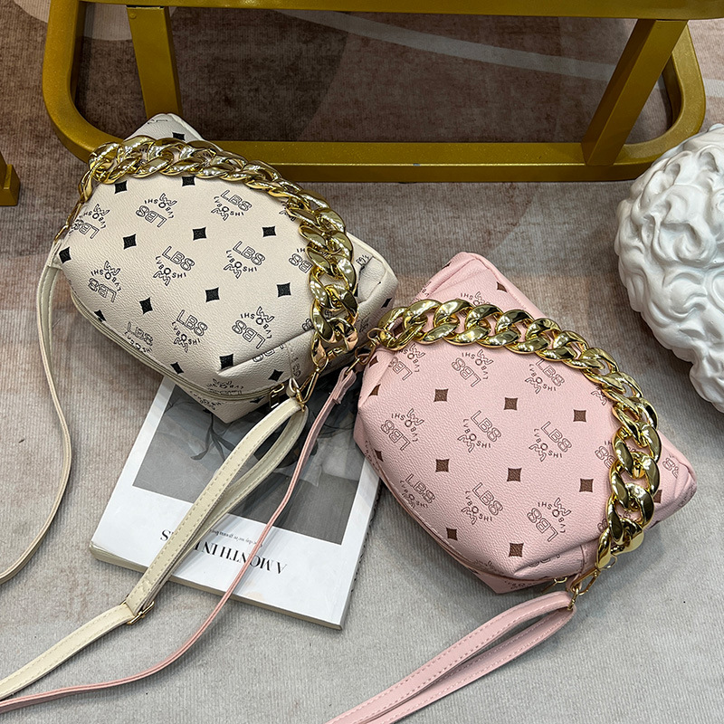 Xiaoxiangfeng handbag 2023 new mobile phone bag crossbody bag women's large capacity cosmetic bag printed shoulder bag_voghion.com