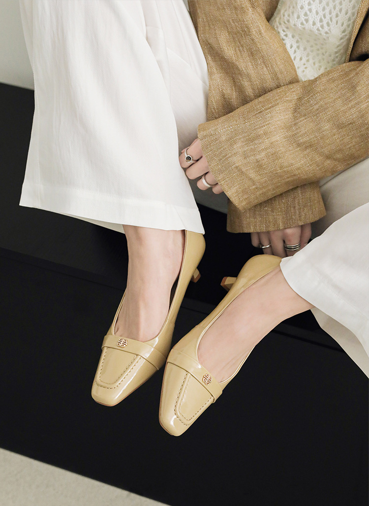 Giày cao gót nữ mũi nhọn cổ điển, gót thô vừa, họa tiết hoa sơn trà, dáng slip-on — đen chi tiết 11