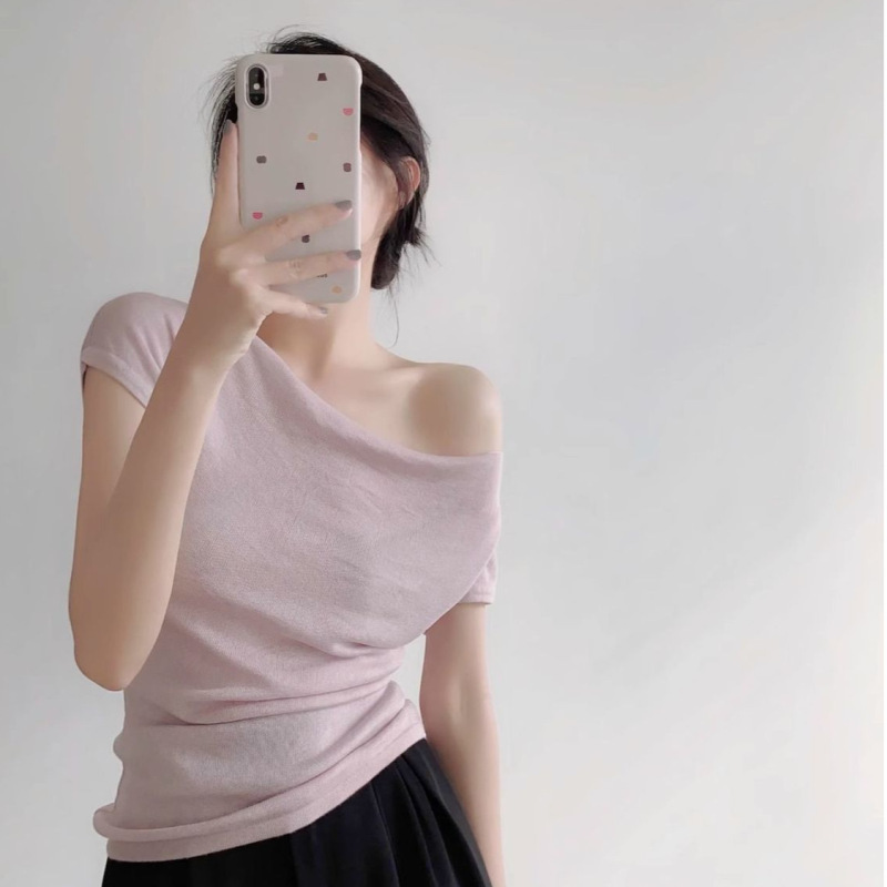 2026 New Summer Style Off-Shoulder Ice Silk Knit Top, Gentle and Elegant, Versatile for Socialites and Commuting, Slim-Fit Short Sleeves