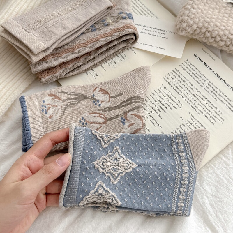Bohemian-style floral cotton socks for women, autumn and winter ins-trend, three-dimensional floral mid-calf socks, niche retro color-blocking socks