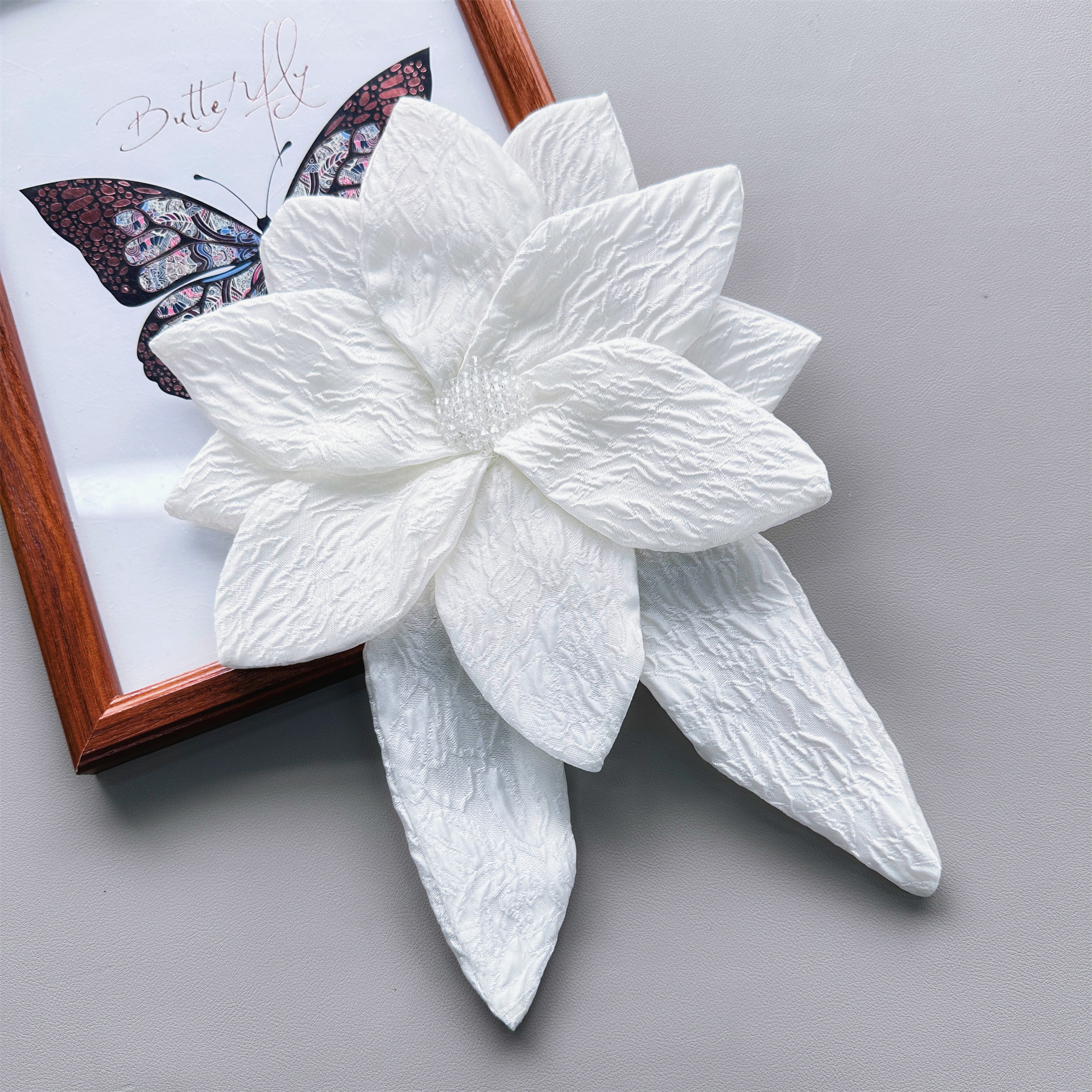 Venta al por mayor directa de vestidos plisados pequeños de nuevo estilo para mujer, con apliques florales grandes y accesorios de decoración para vestidos con cuentas DIY. image 6