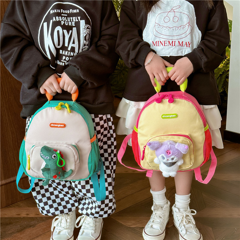 Mochila de jardín de infantes para niños, mochila de hombro encantadora para niños y niñas, muñecas de dibujos animados para salir a la marea del turismo