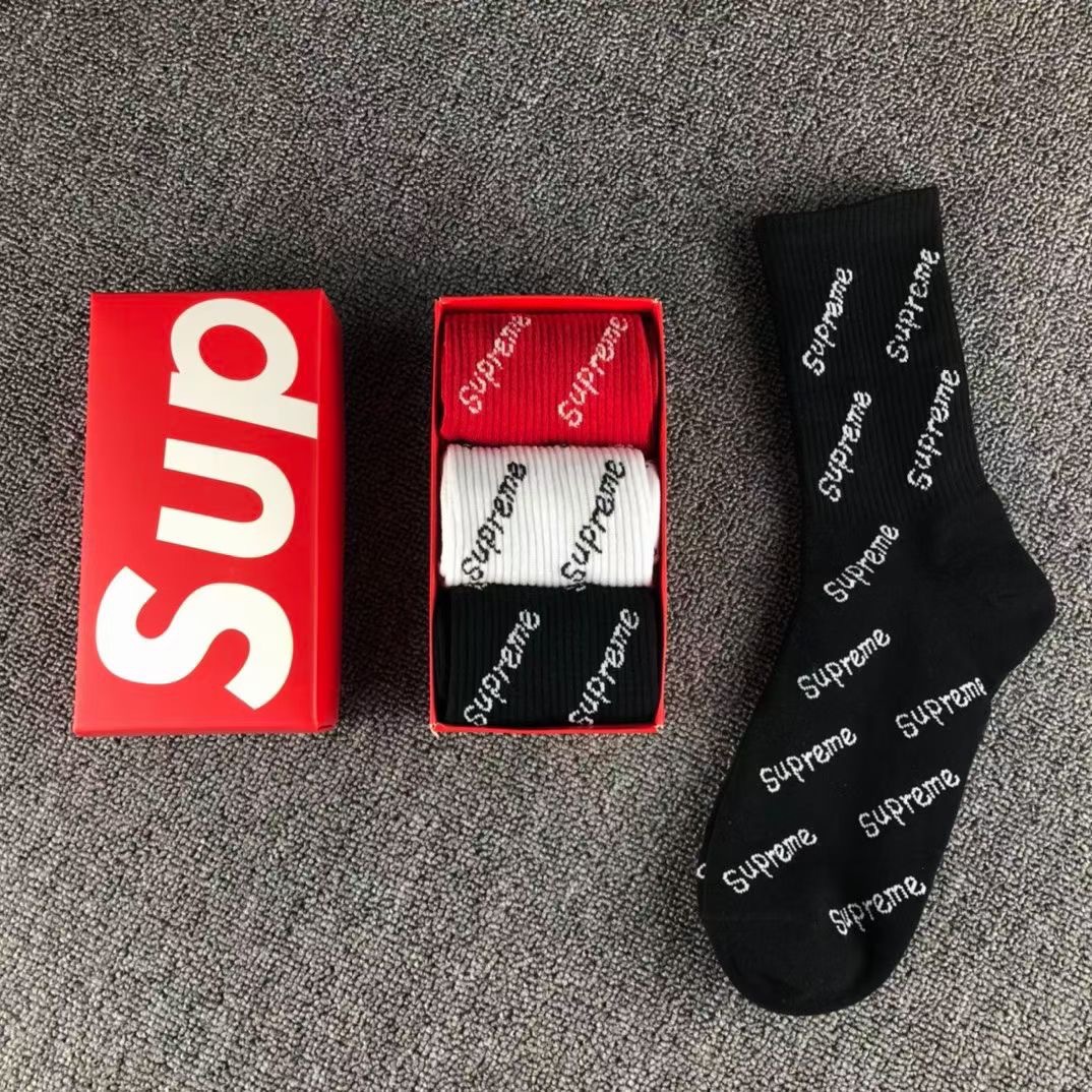 Three pairs of boxed Supreme tide brand...