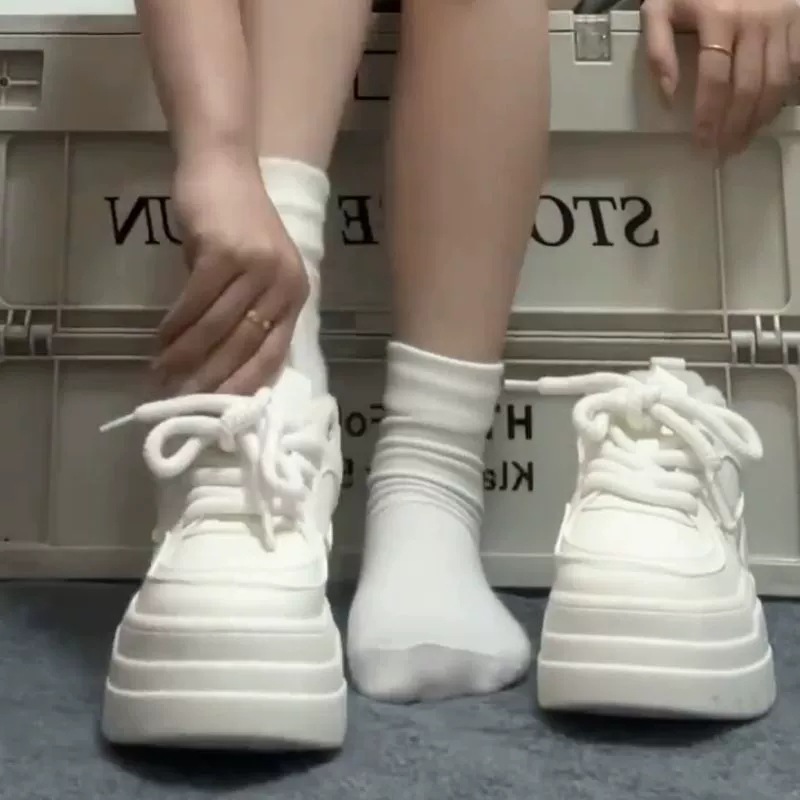 Baskets blanches haut de gamme pour femmes, chaussures d'étudiant polyvalentes à semelle plateforme de grande valeur, printemps-automne 2025_voghion.com
