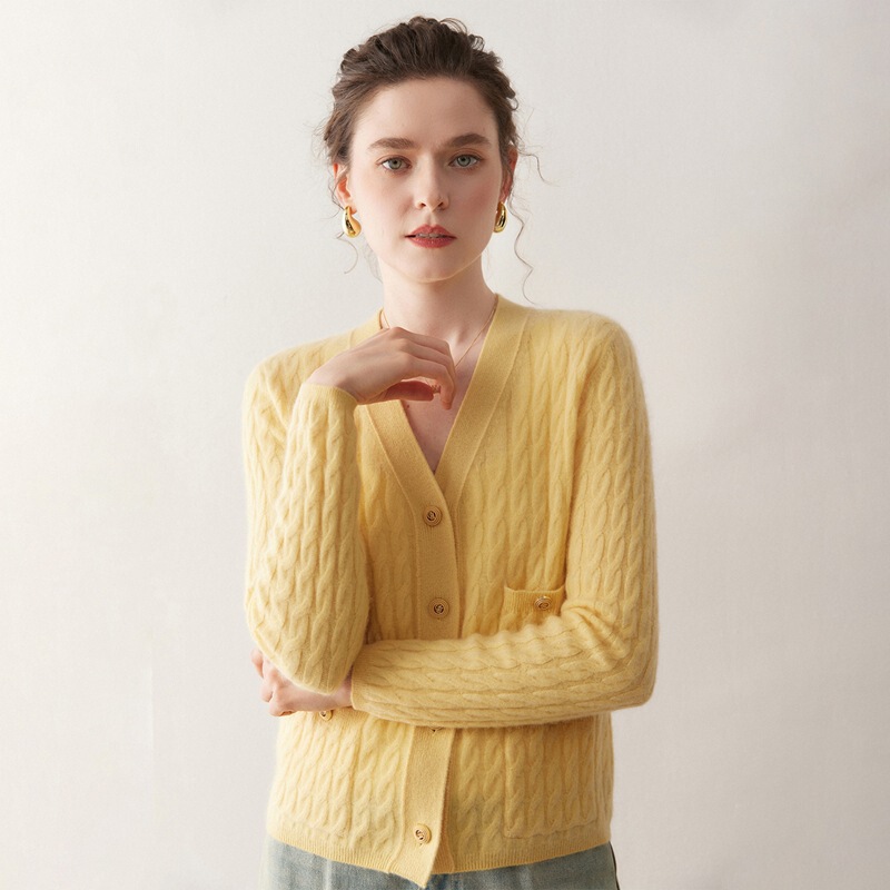 Autumn and Winter Gold Sweater with Long Sleeves, New Button Cashmere Cardigan for Women, Short Style, Cable Knit, Chanel-Style Knitwear, European and American Style