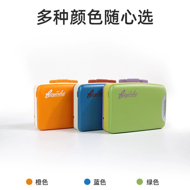 Многофункциональный портативный кассетный плеер в американском ретро-стиле с функцией радио и воспроизведением через наушники для использования на улице