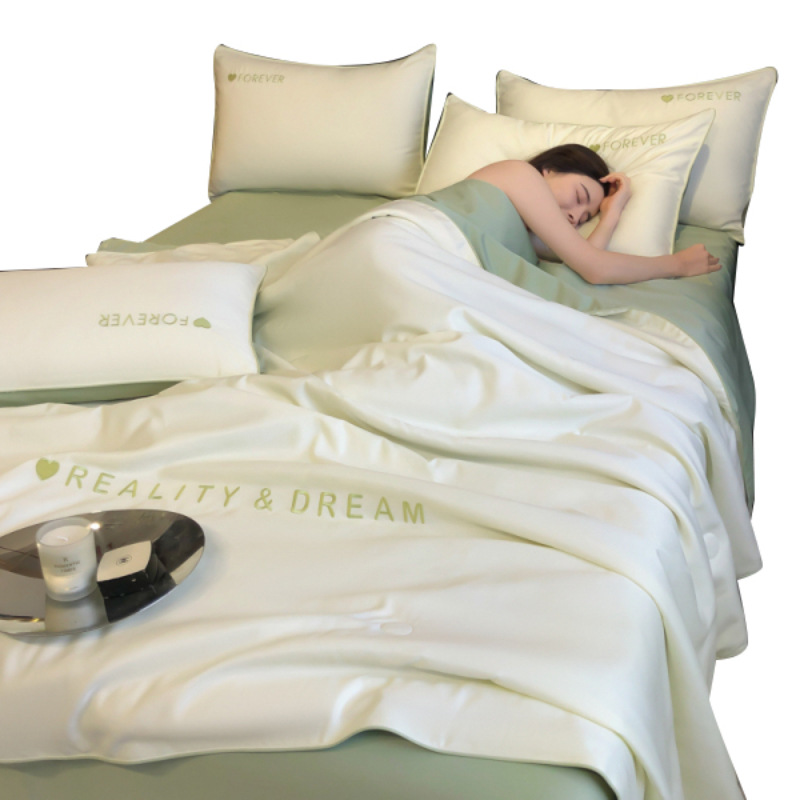 Edredón fresco de verano lavado de cuatro piezas Edredón de verano Edredón de aire acondicionado Edredón fino de seda de hielo de verano El núcleo de la colcha se puede lavar a máquina verano