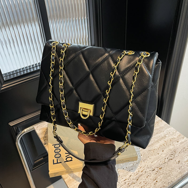 Bolso de mujer de alta calidad de cadena de verano 2025 nuevo estilo simple bolso de hombro de viento fragante, bolso de tela de bordado de diamante.
