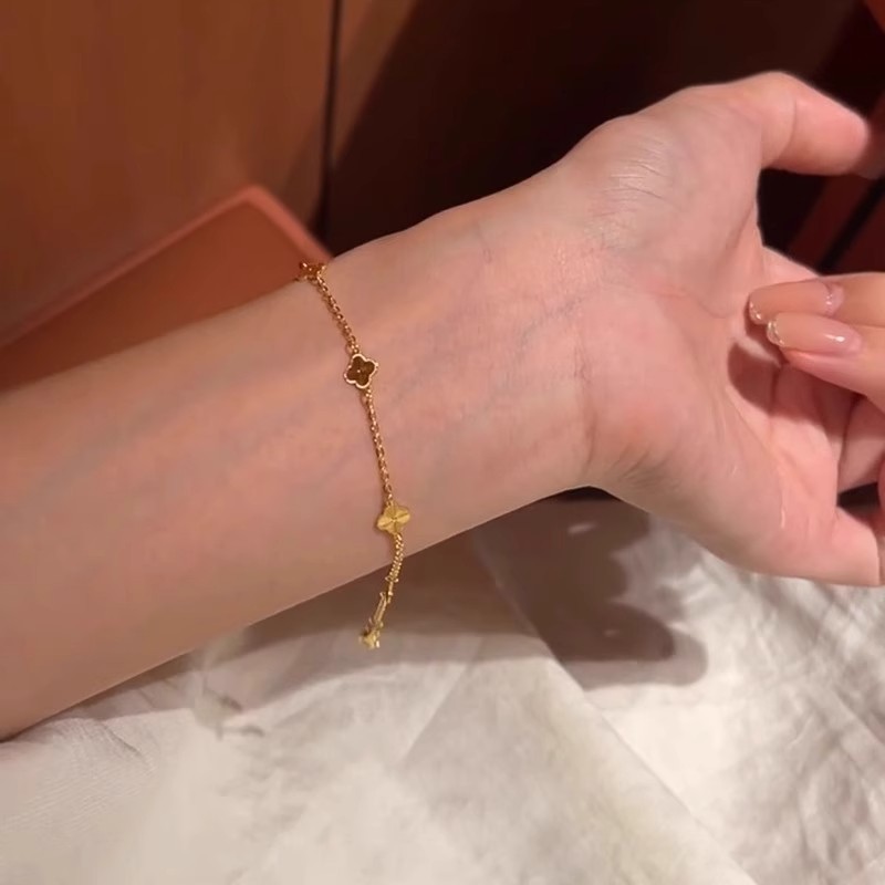 女性用ゴールデン四つ葉のクローバーブレスレット、軽い高級感、ニッチ、絶妙、ハイエンド、多用途、高価値のハンドジュエリー、2025年の新しいスタイル|undefined