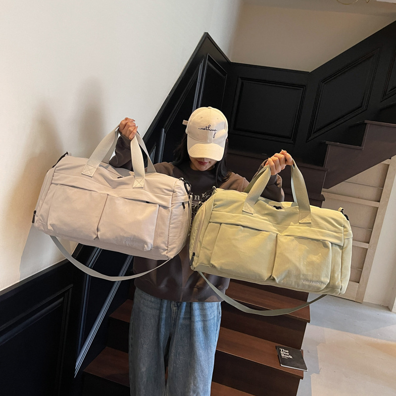 Nueva bolsa de viaje portátil simple y versátil, bolsa de equipaje de gran capacidad para mujeres, bolsa deportiva leve y casual de alta calidad.