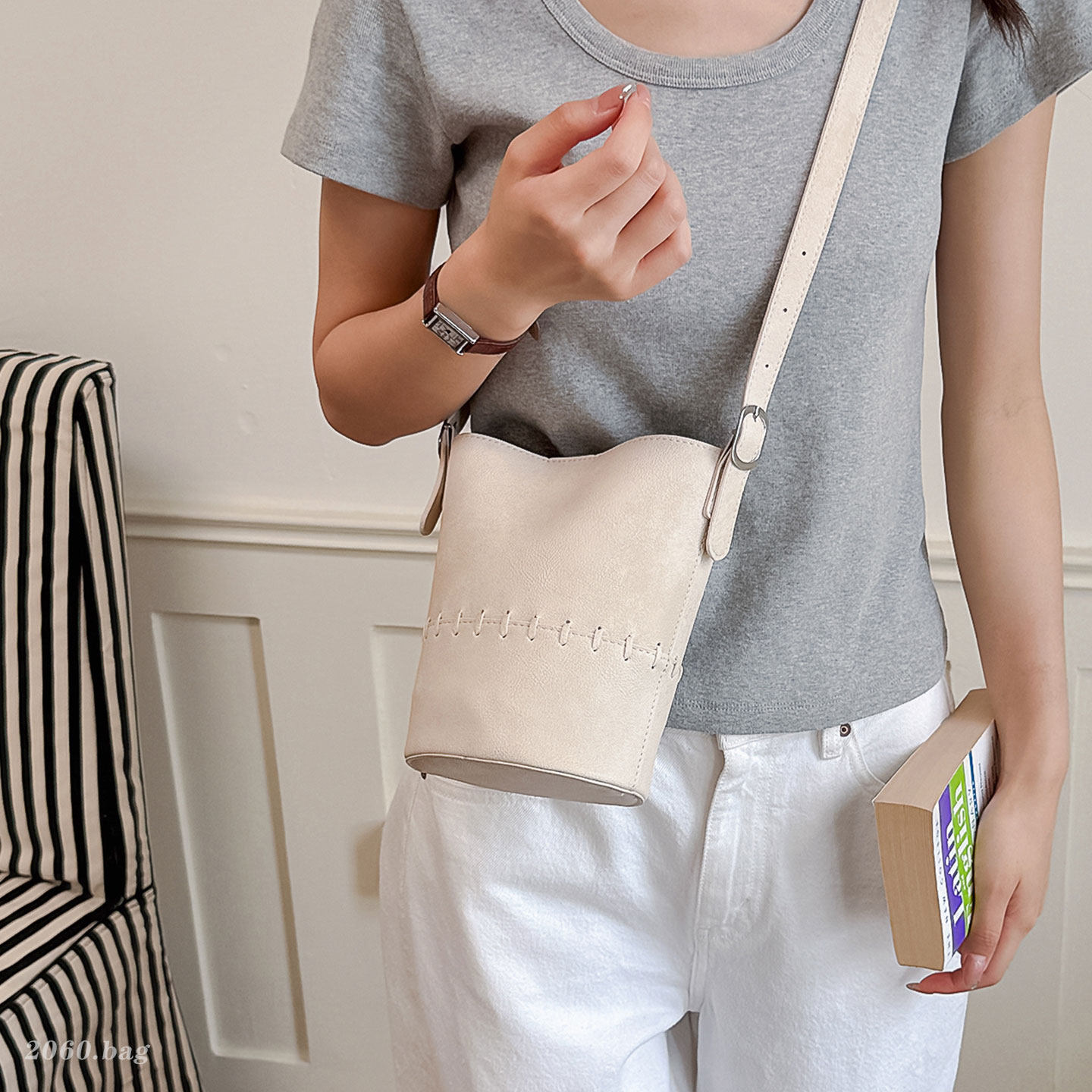 2026 cubo de moda dopamina hombro de verano suave nuevo nicho simple exquisito bolso de mochila coreano mujer