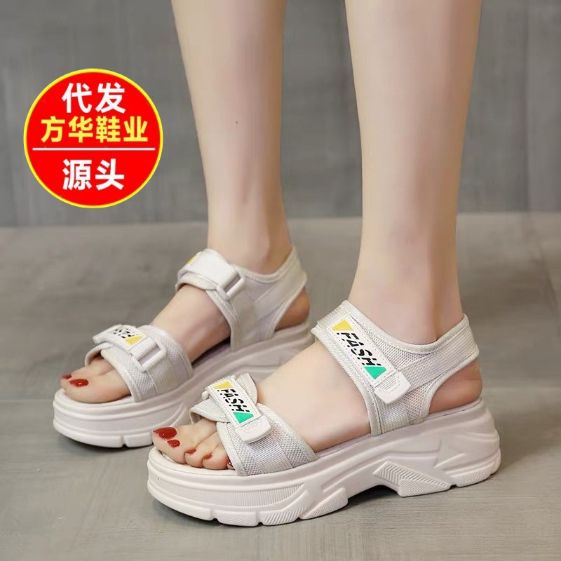 Sandalias de tacón medio para mujeres verano 2026 nueva moda versátil antideslizante ligera aumento de altura muffin gruesa sandalias romanas