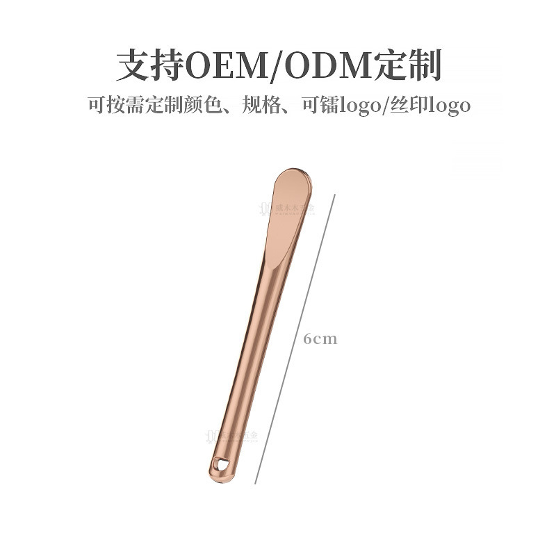工場はアイクリームとスプーン化粧品を供給してスプーンのスキンケアを塗って棒を掘る貴婦人クリームのスプーンを塗る|undefined