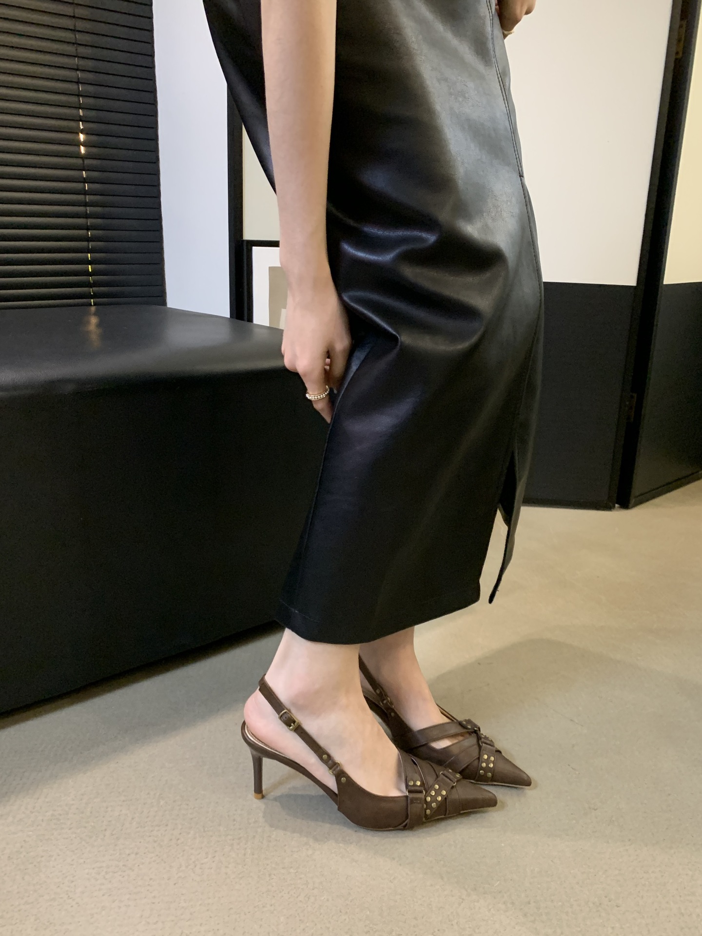 French black high heels, temperament women's shoes, niche shallow mouth pointed toe shoes 2024 summer rivet buckle sandals_voghion.com