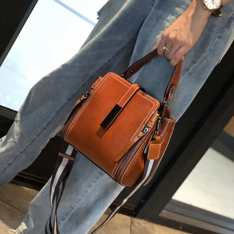 2026 New Retro Fashion Women's Genuine Leather Bucket Bag Shoulder Bag Versatile Casual Cowhide Crossbody Bag - Thumbnail 4