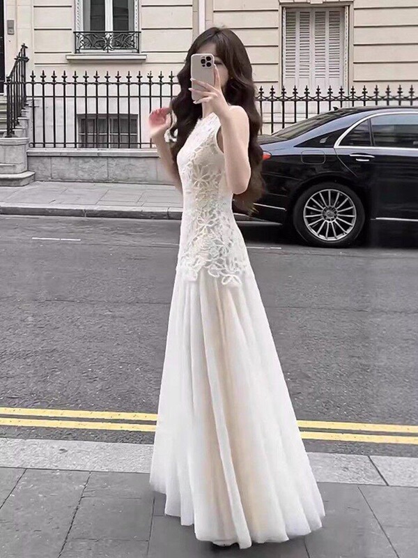 Elegant socialite-style dress with a high-end feel, lace and mesh patchwork, waist-cinching long dress, sleeveless tank dress Elegant socialite-style dress with a high-end feel, lace and mesh patchwork, waist-cinching long dress, sleeveless tank dress