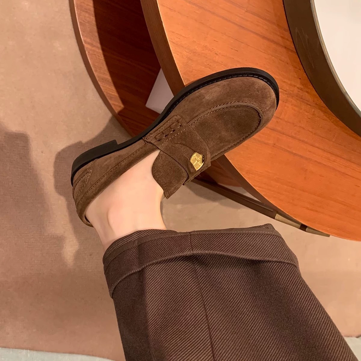 В наличии и быстрая доставка! Туфли виноградной мамы в том же стиле ретро классические универсальные круглые носок маленькие золотые монеты ленивые лоферы в британском стиле