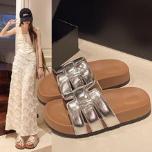 女夏外穿平底拖鞋2025新款配裙子仙女风沙滩度假一字拖厚底增高鞋