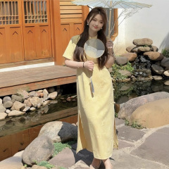 応さんは2025年夏に黄色のバラが少し太っています。