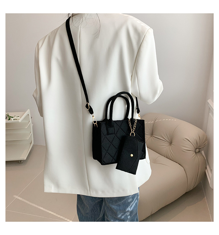 Women's Medium Felt Solid Color Streetwear Square Zipper Handbag display picture 5