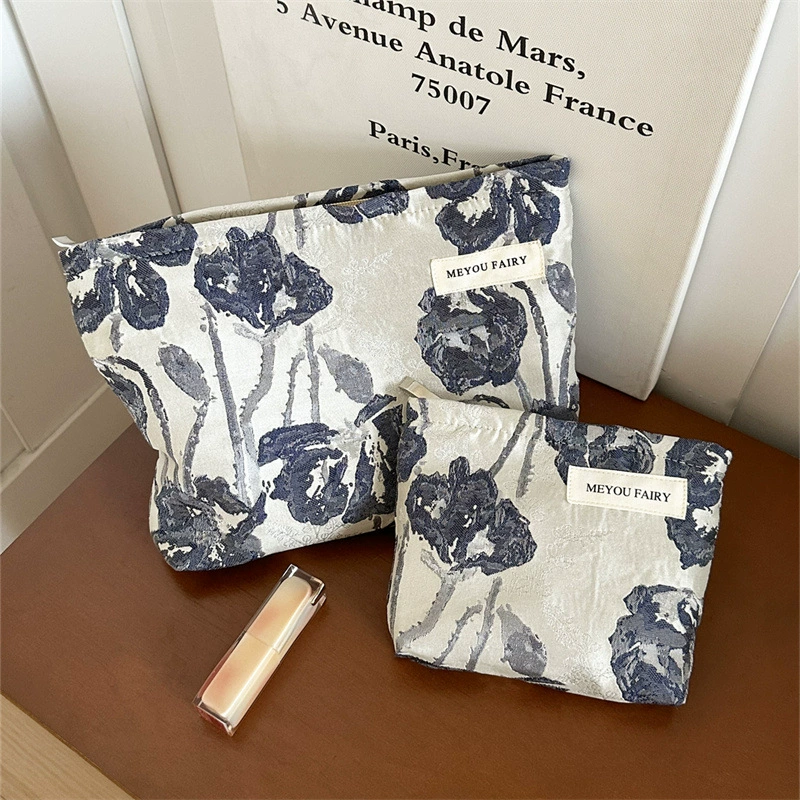 Three dimensional capacious cosmetic bag, organizer bag, high-quality style
