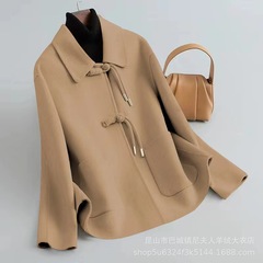 中国風のボタンの両面のカシミヤのコートの女性の短いタイプはやせて小さいです。
