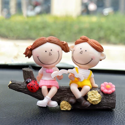 Balloons, Car ornaments - tree-branch-reading-couple