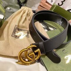牛革の女性の本革の新型の男女のアルファベットのベルトのファッションの百合のベルトはカジュアルなスカートのジーパンの銅を飾ります。