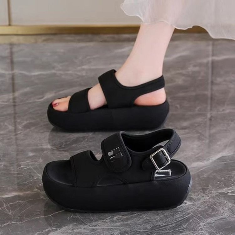 Explosiones de moda velcro sandalias mujeres 2026 nuevo verano salir en línea popularidad explosión casual suave zapatillas romanas