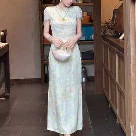 东方美学古风气质温柔新中式青釉绿芜人丝 水彩柔雾渐变古法旗袍