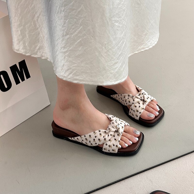 French-Style Floral Thick-Soled Wedge Slippers for Women, Summer 2026 New Model, Suitable for Wearing with Skirts, Casual Slide Sandals