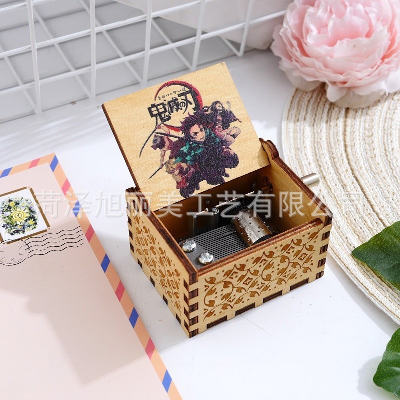 木製オルゴール鬼滅の刃カラー印手揺オルゴール誕生日プレゼントレーザー彫刻置物プレゼント