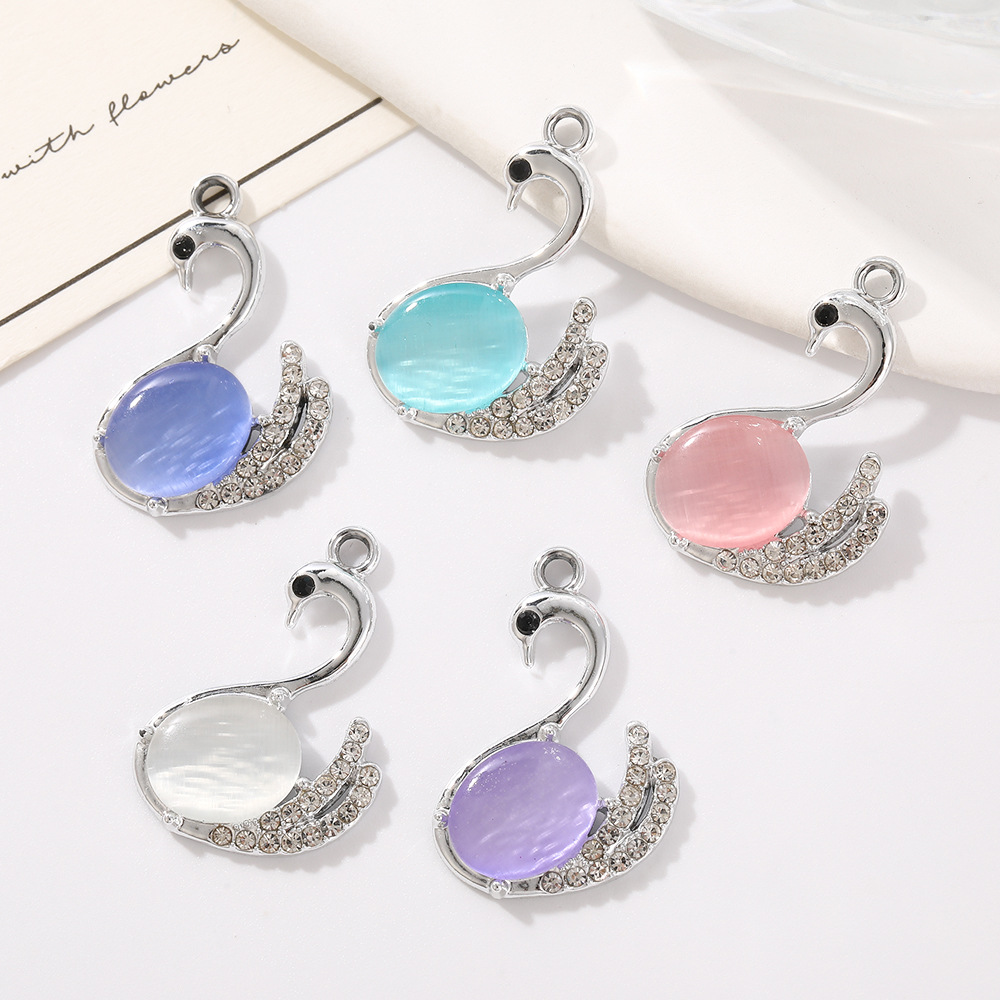 French-style elegant cat's eye stone swan necklace pendant, fashionable design, diamond-studded earrings, bracelet, jewelry accessories, and pendant