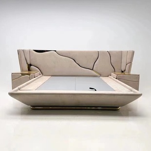 Light Luxury Leather Bed Imported Top Layer Cowhide High-end Villa Master Bedroom Double Bed Designer Creative Big Bed Scalp Bed