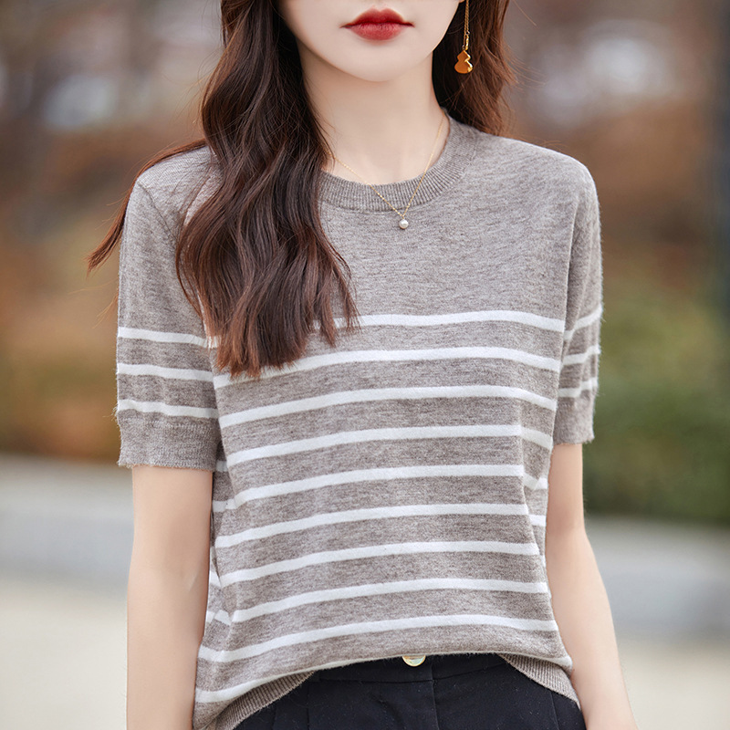 卸売りの夏の新型のストライプの半袖の女性のtシャツの丸首の頭のニットの底のシャツのゆったりしている薄いタイプの上着は簡単です。|undefined