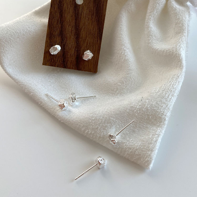 Elegant universal classic earrings