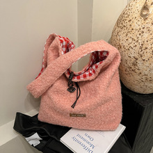 温柔奶粉色毛毛包时尚单肩斜挎包秋冬新款毛绒双面包高级感水桶包