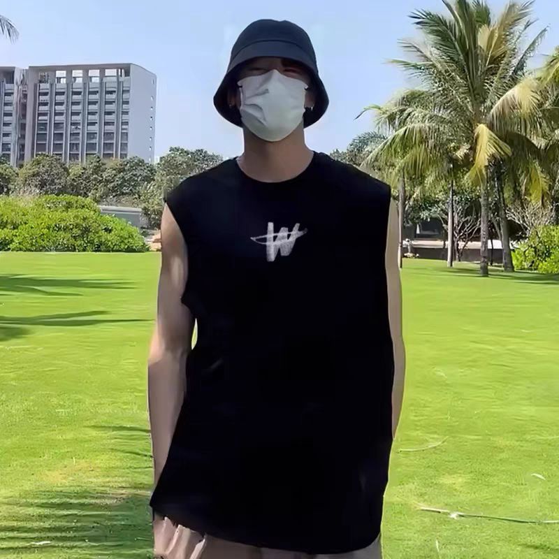 Summer trendy brand WELLMIKI's new WE11 sleeveless vest/T-shirt for men.
