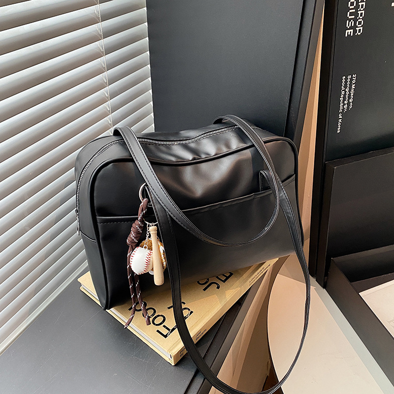 Bolsas de gran capacidad retro nicho Volkswagen para mujeres 2024 nuevo invierno simple bolsas de brazo bolsas de gran capacidad de aire extranjero