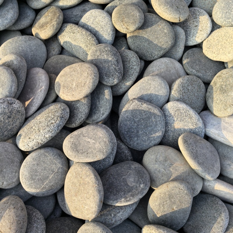 绘画灰黑色鹅卵石 黑色砾石价格 批发一吨 灰色绘画 刻字石批发