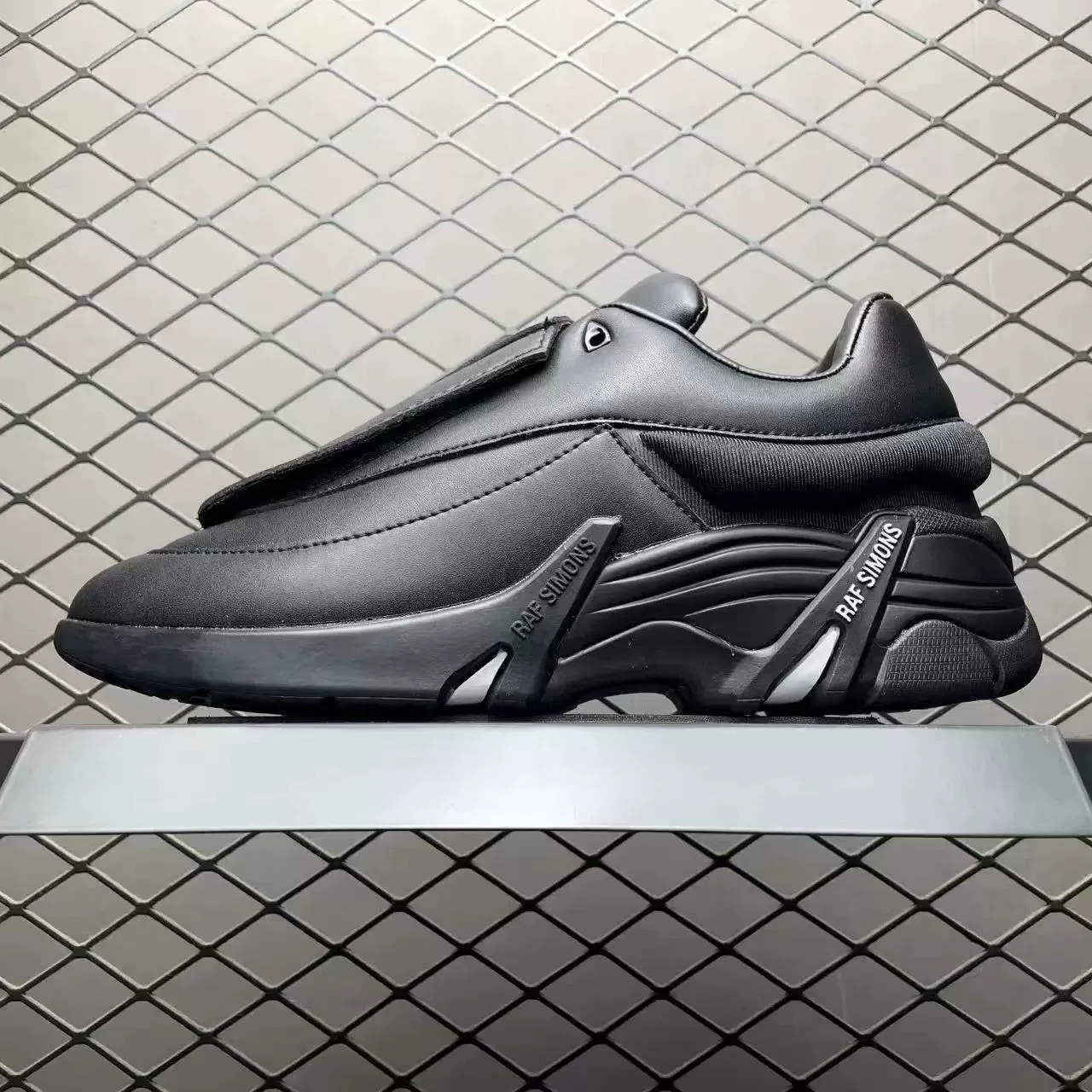 Низкие повседневные кроссовки (RAF SIMONS) унисекс, толстая подошва, комфортные, чёрные/белые, 35–44