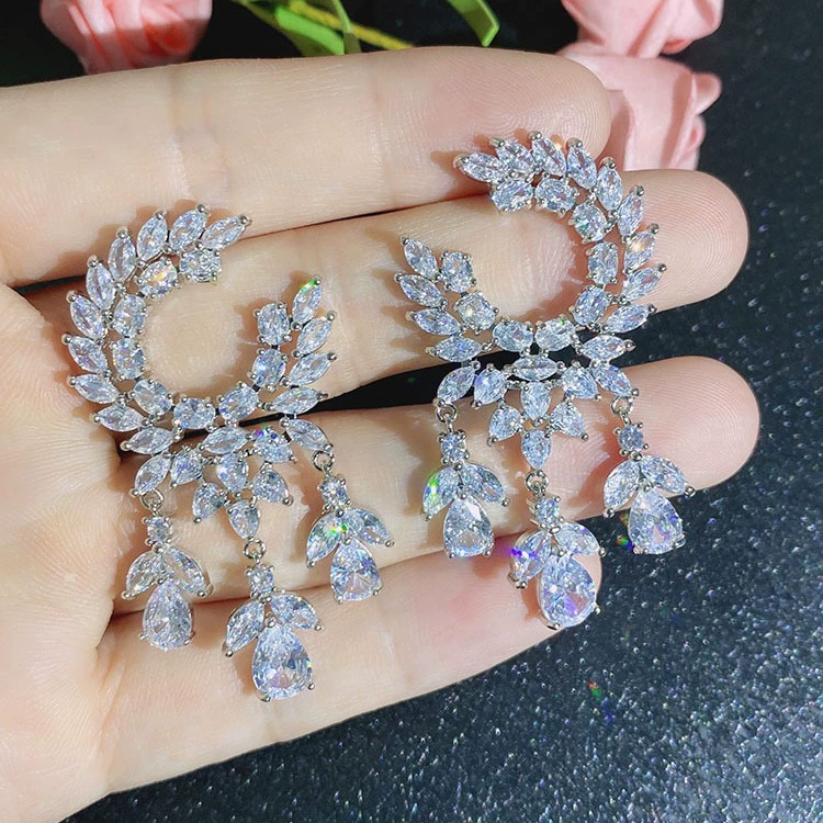 Серьги, цирконий, модная инкрустация камнями, серебряная игла, платье с кисточками, стиль роскоши