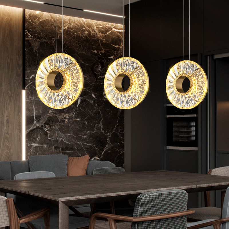 Ligero y simple nuevo lujo de alta gama atmósfera de una sola cabeza 2025 candelabro creativo OVNI personalidad moderna
