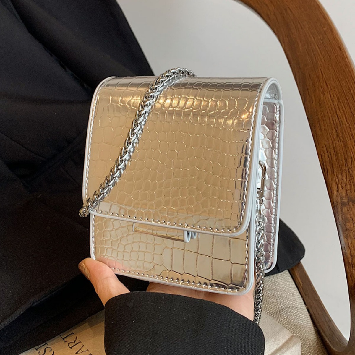 Small trendy mini crocodile patterned handbag for women 2024, compact and fashionable chain bag, single shoulder_voghion.com