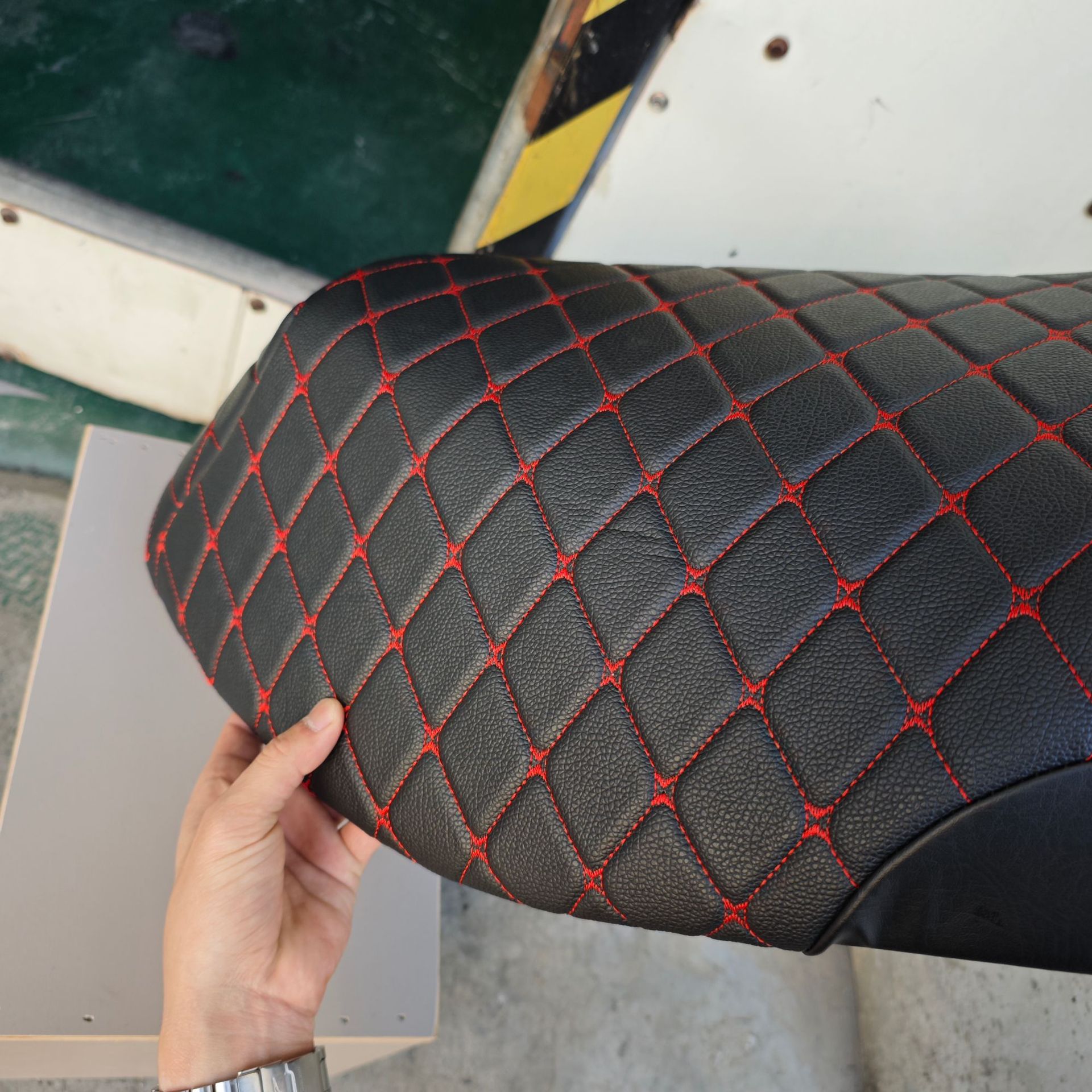 Suitable for Haojue Yu Zuan 125T10C Motorcycle Seat Cushion Cover Waterproof, Heat-Insulating and Sun-Proof Leather Seat Cushion Cover Without Nails